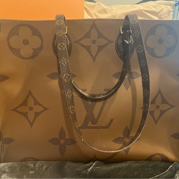 100% Authentic Louis Vuitton Onthego GM - Picture 2 of 11